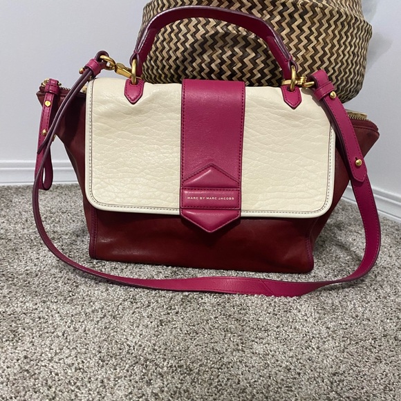 Marc Jacobs Handbags - Marc Jacobs purse